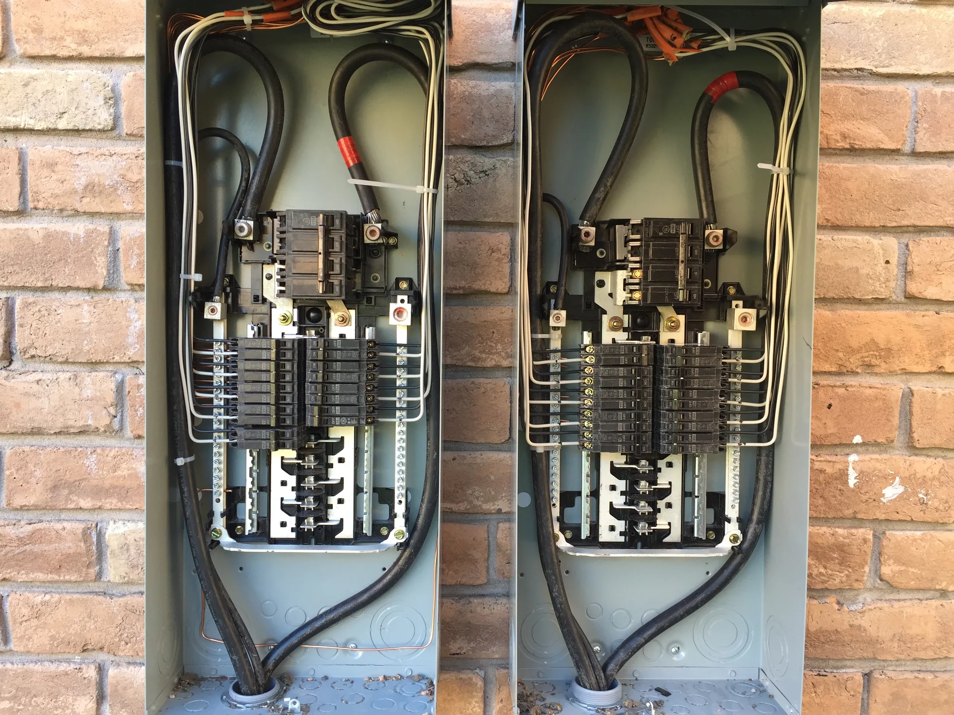 Clean labeled electrical installation